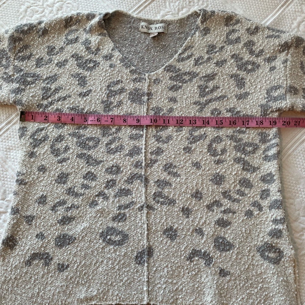 Knox Rose Leopard Print V-neck Sweater Cream Gray Small - Picture 10 of 11
